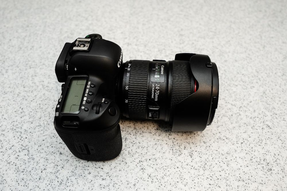 Продам Canon 5D Mark IV