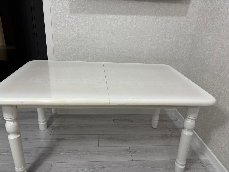 Стол со стульями