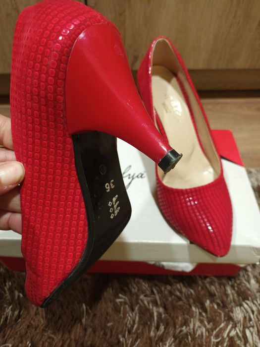 Чанта и обувки с ток