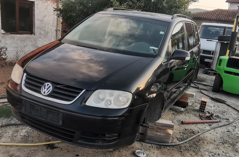 VW TUARAN 1.9  дизел 105 коня  запазена само на части