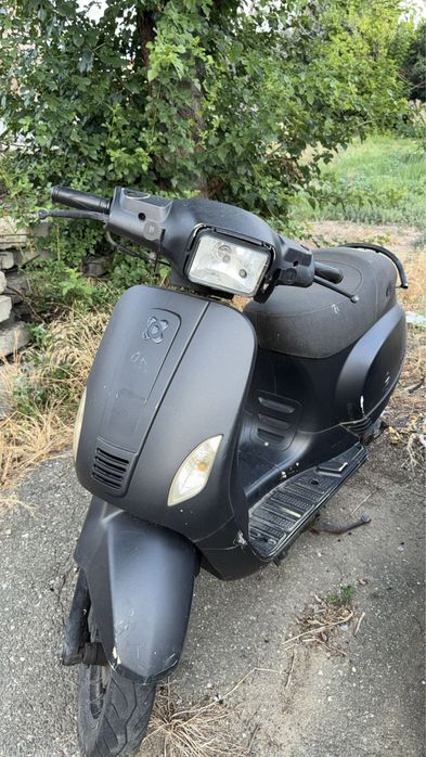 Inchiriez scutere pe benzina / nu necesita permis de conducere