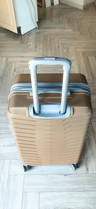 Продам чемоданы большого размера