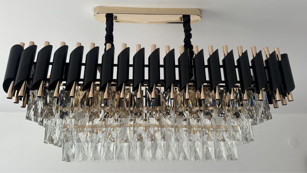 Новая люстра срочно продам