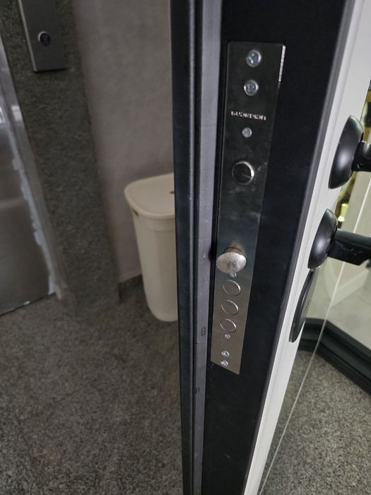 Eshik ochish remont eshik Установка замков замок очиш  Zamok ochish Ре