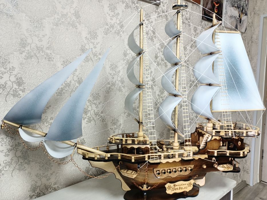 Деревянный корабль ручной работы