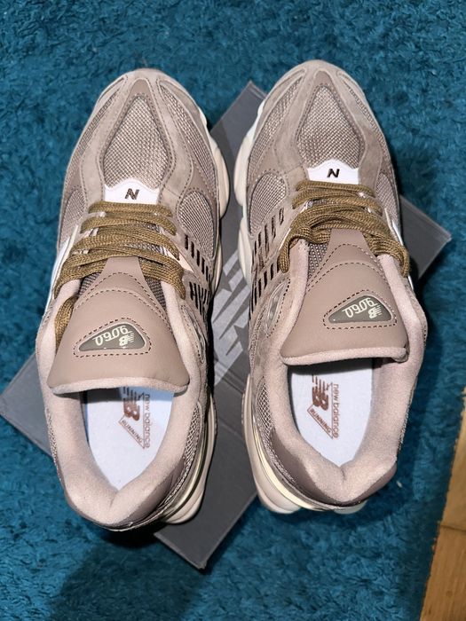 Adidasi New Balance 9060