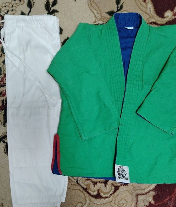 Kimino òzbek jang san'ati uchun.  Кимоно