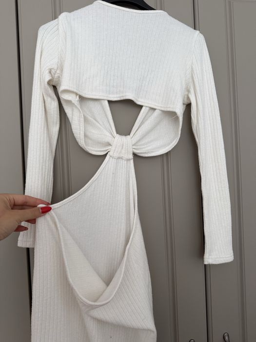 Бяла модерна рокля