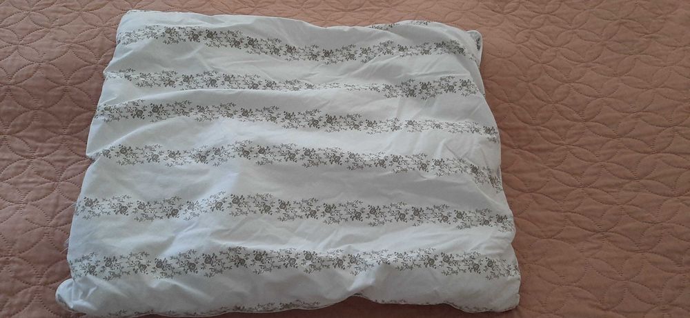 Бебешки одела, пелена и възглавница