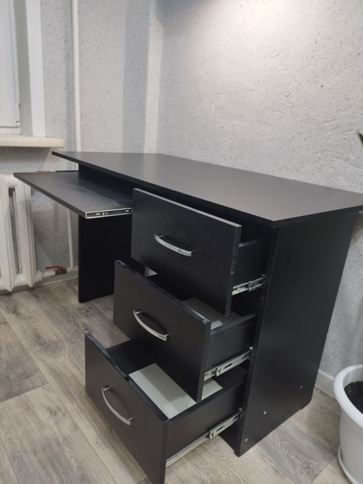 Стол компьютерный