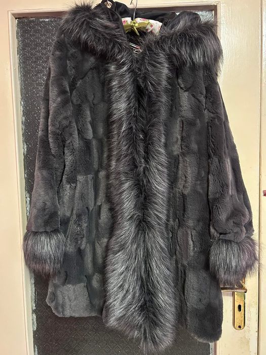 Продавам ново палто