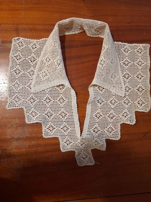 Guler croșetat din fir de macrame