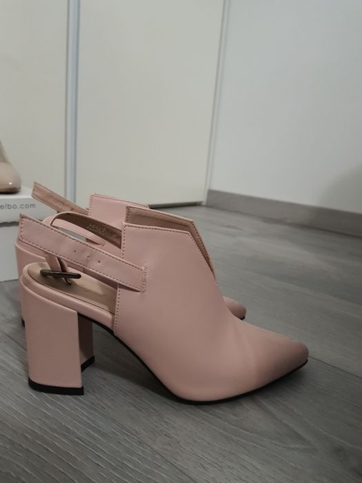 Pantofi roz nr 36