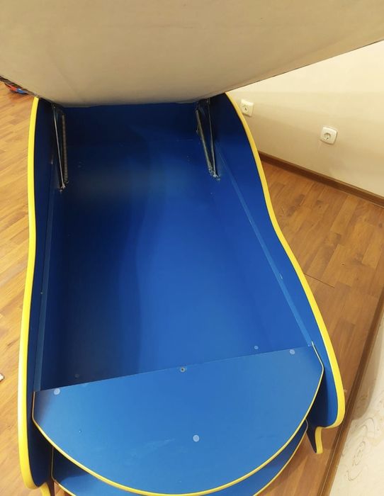 Машинка кровать детская.