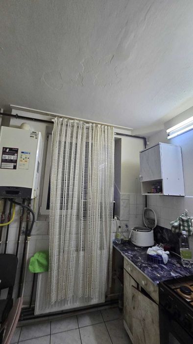 Vand apartament 2 camere,Romanilor,centrala pe gaz, decomandat