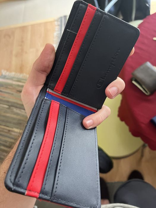 Портфейл Champion НОВ