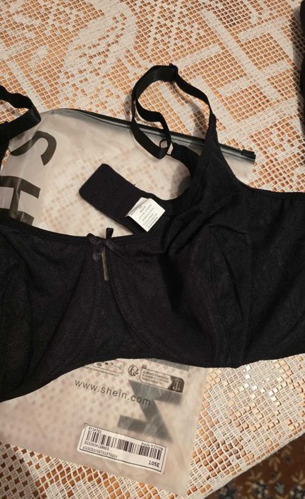 Черен.     сутиен