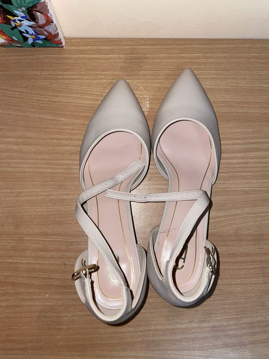 Продам туфли новые