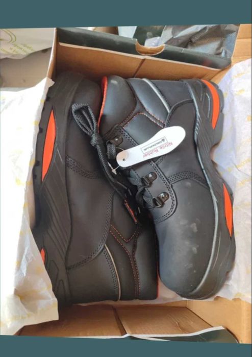 продаю спец. обувь