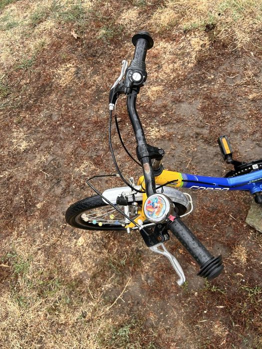 Велосипед син и жълт