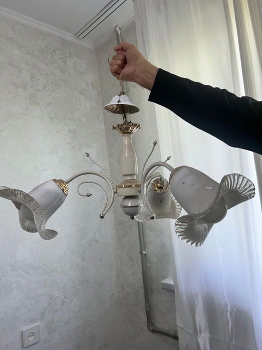 Продам люстру бу 3х рожковая