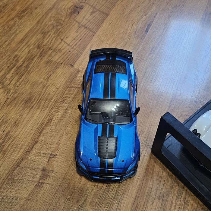 Нови метални колички.