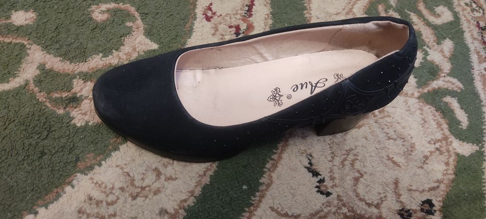 Отдам даром обувь