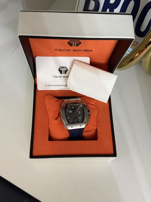 Оригинальные часы Tear Bomba