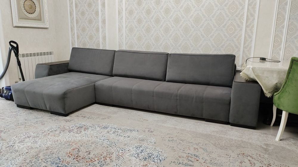 Диван вельюровый