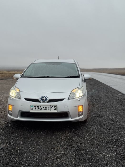Продам Toyota prius 2010г