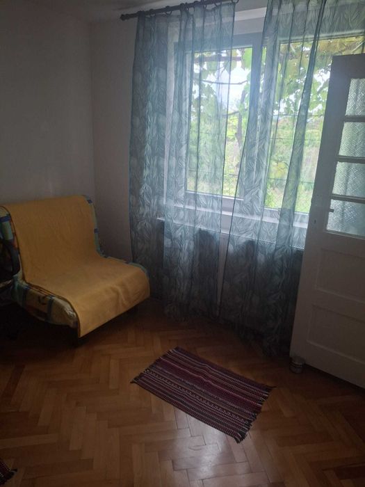 Închiriez apartament 2 camere la casă
