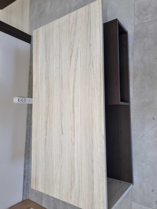 Холна маса в два цвята