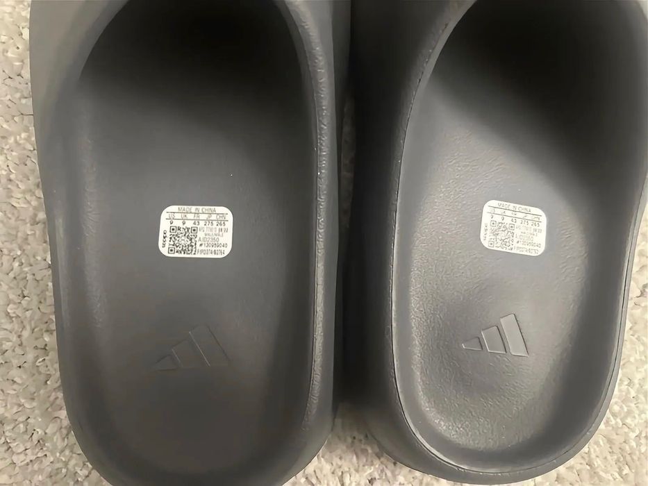 Adidas Yeezy Slides Onyx