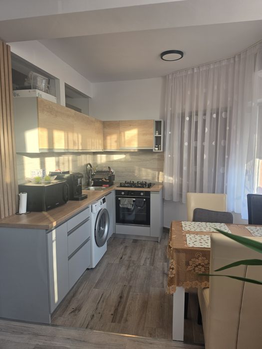 Închiriez apartament
