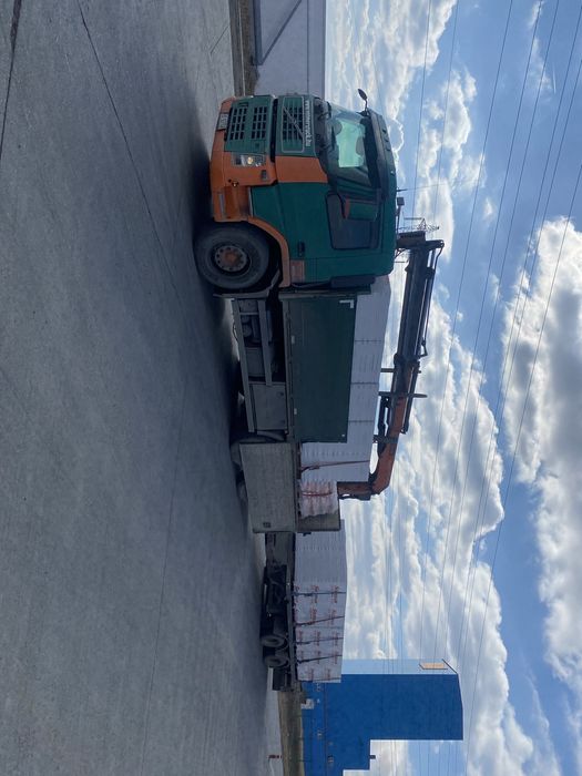 Camion Volvo cu macara de vanzare