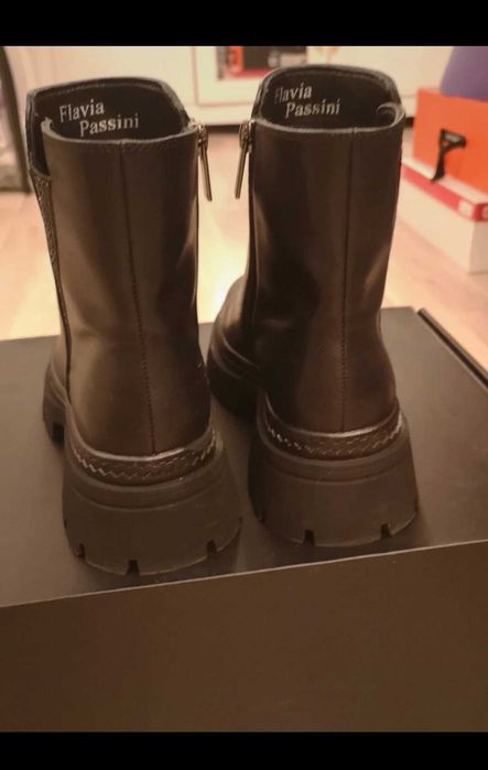 Ghete din piele naturală Flavia Passini, noi