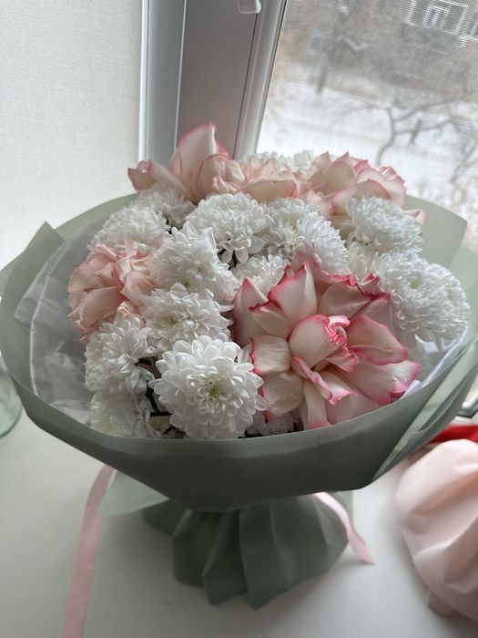 Продаются красивые цветы.