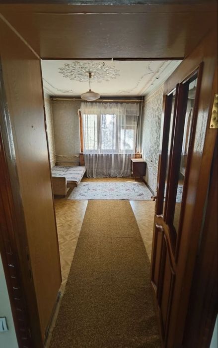 Yunusobod 8-kvartal 2xona 2 etaj srochna sotiladi!