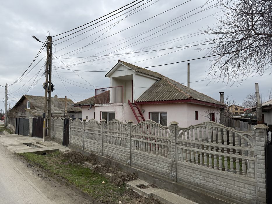 Casa corbu de jos la 10 minute  distant de mare cu masina