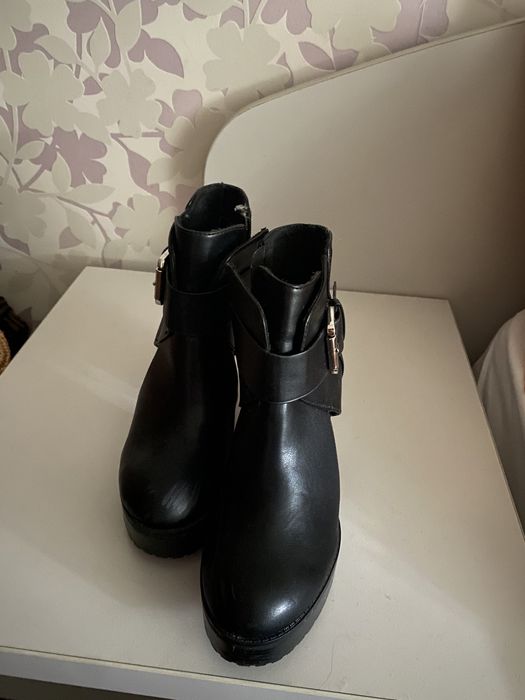 Botine decupate marimea 35