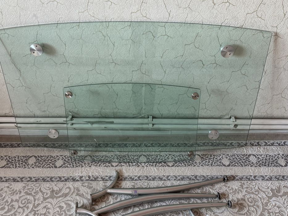 Продам стол стеклянный