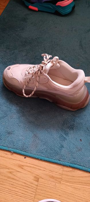 Vând Balenciaga Triple S