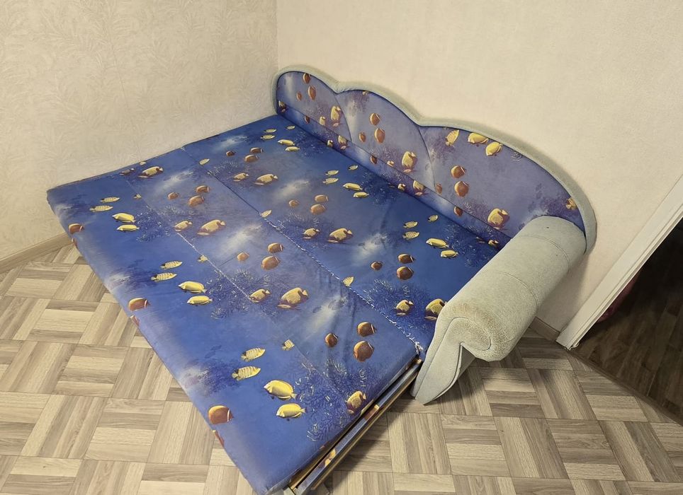 Продам б/у диван