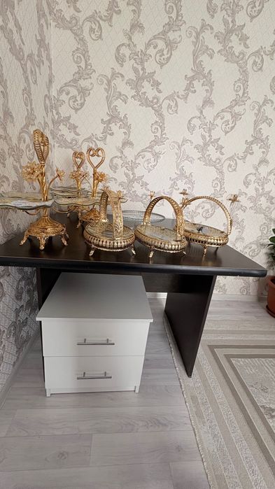 Продам стол 6 метров