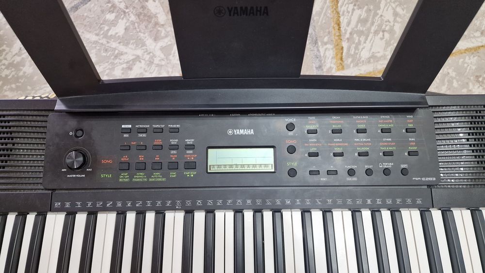 Продаю синтезатор Yamaha PSR-E283