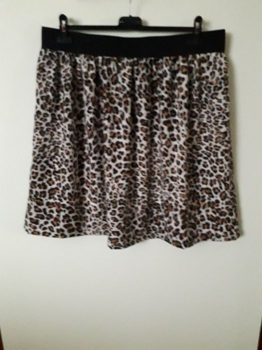 fusta , subțire,  noua.