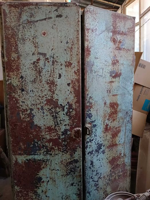 Железный    шкаф