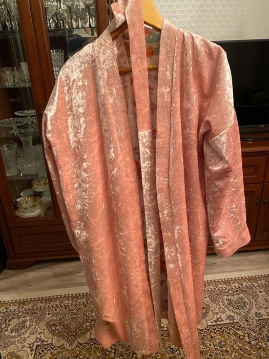 Продаю розовый шапан