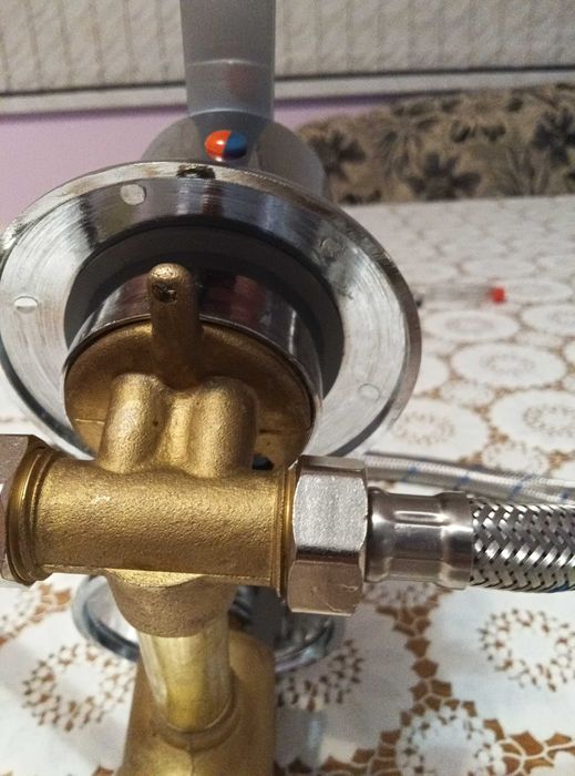 Смесителна батерия и разпределителен кран за вграждане