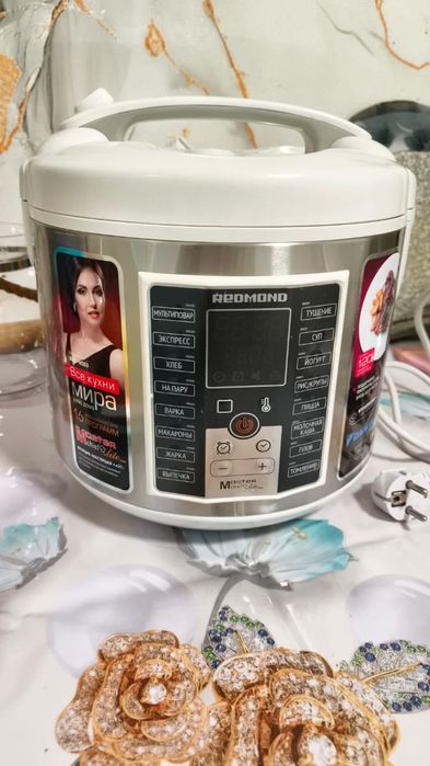 Продаю мультиварку REDMONT M253